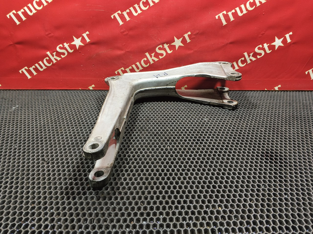 Кронштейн подъема кабины.