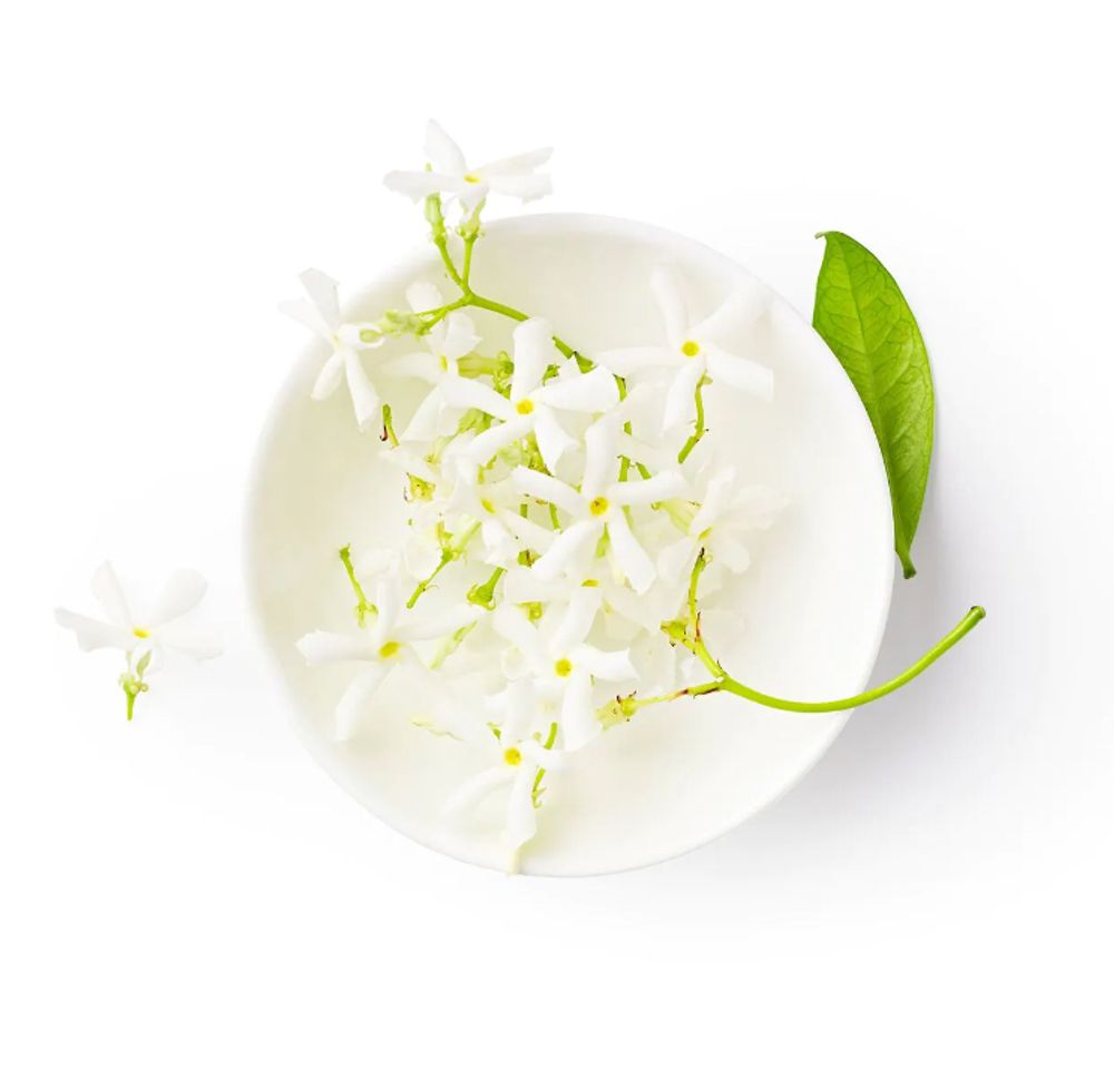 Несмываемый эликсир оказывает успокаивающее воздействие на кожу головы, снимает покраснение и зуд. Не содержат сульфатов и парабенов, поэтому не провоцирует шелушение кожи головы не вымывает цвет окрашенных волос.