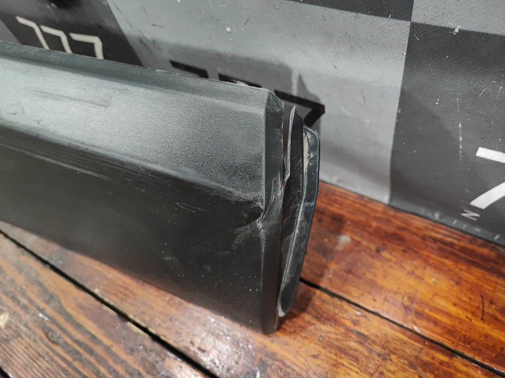 Накладка двери задней правой Mazda CX-30 19-нв Б/У Оригинал DFR551RC0A