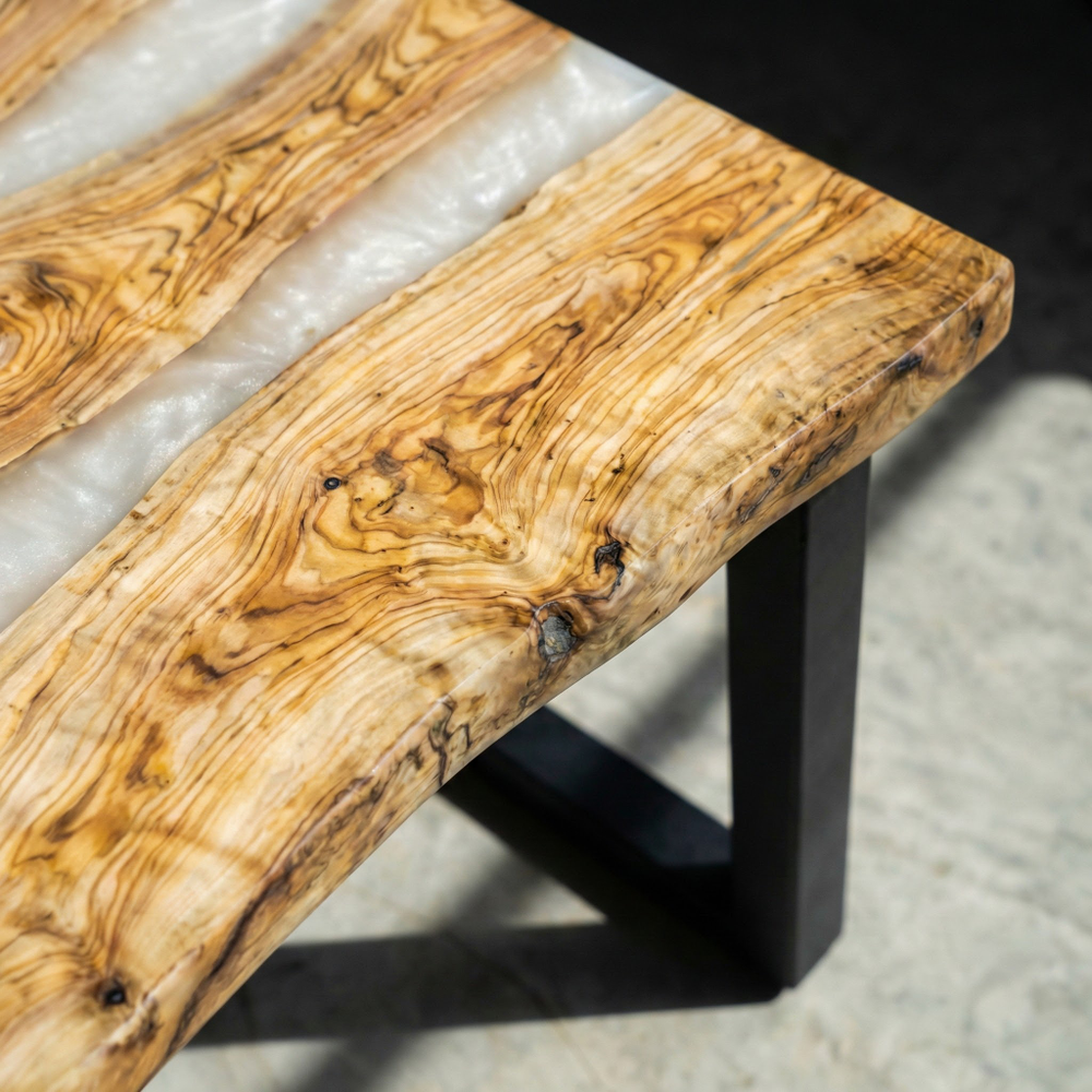 Стол из массива с двумя реками