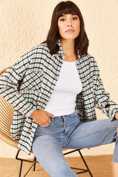 Qadın üçün böyük cibli, damalı, uzun qollu köynək 10701002