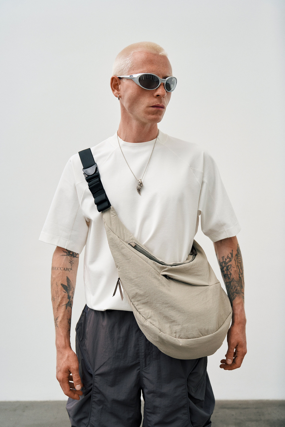 Сумка Blue Monte Curved Structure Segmented Diagonal Bag "Snow Lotus"