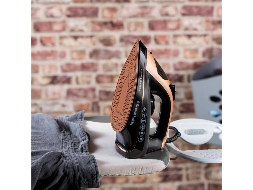 Утюг Russell Hobbs 23975-56 коричневый/черный