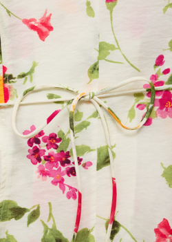 Приталенная цветочная блузка на пуговицах