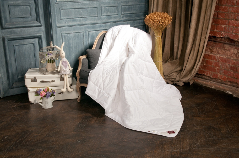 Элитное одеяло всесезонное 150х200 Linenwash от German Grass в интерьере