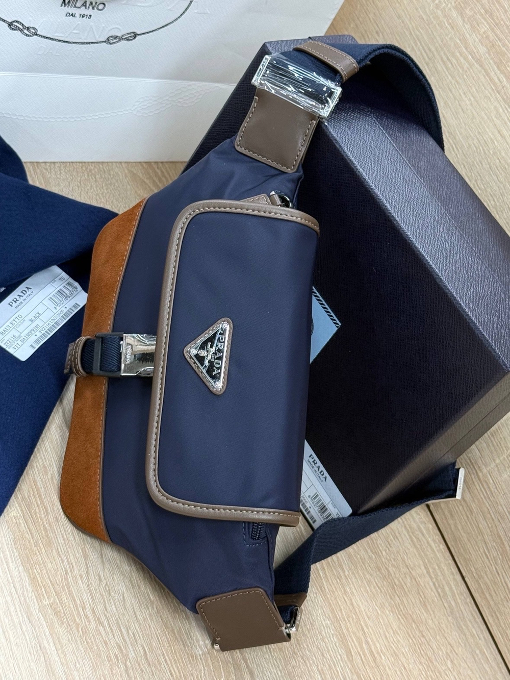 Поясная-нагрудная сумка Prada