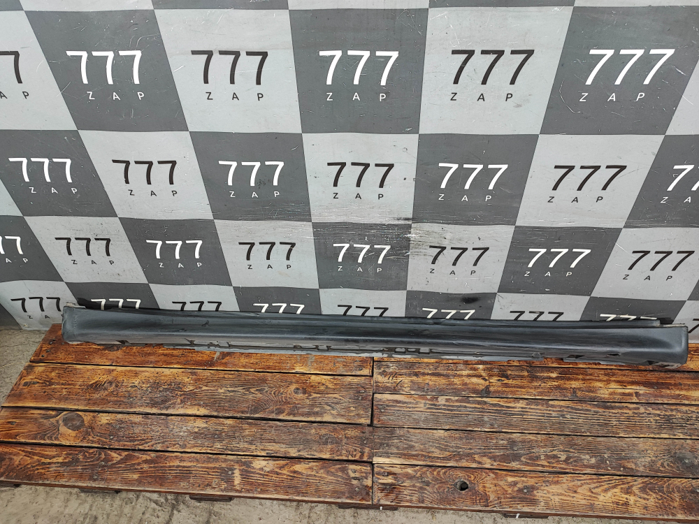 Накладка порога левого Nissan Juke (YF15) 10-19 Б/У Оригинал 768511KA6A