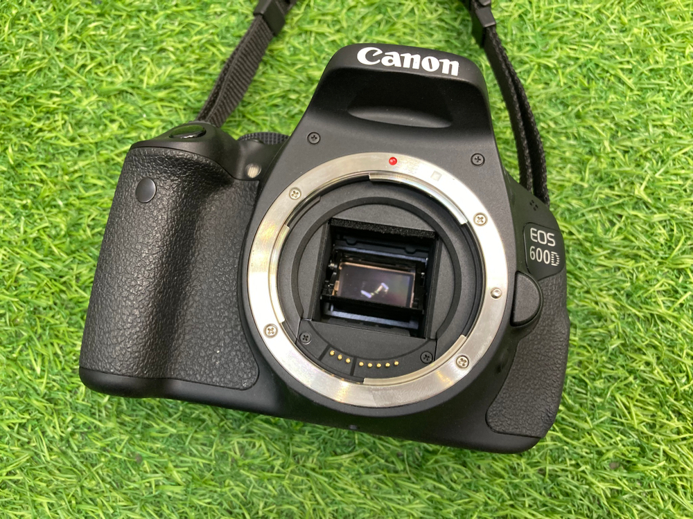 Canon 600D kit 18-55mm 3.5-5.6 III 1.200 кадров