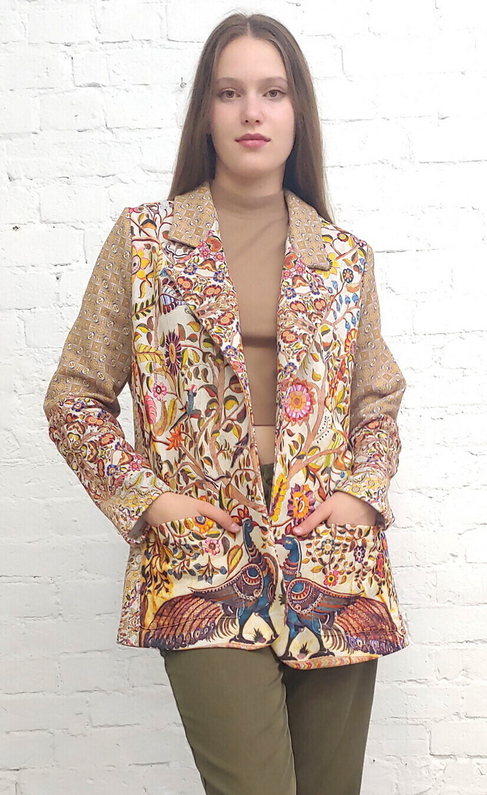 Комплект (платье и жакет) "Райские птицы", по мотивам текстильного панно «Древо Жизни», выполненного в древнеиндийской технике ‘каламкари’