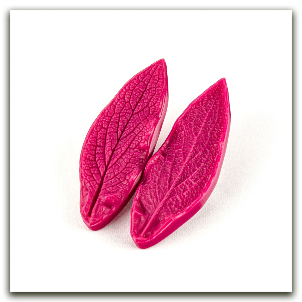 Листья окопника малые