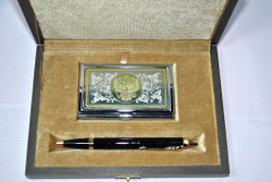 Набор "Гербовый" №2 визитница (цирконий), ручка Паркер