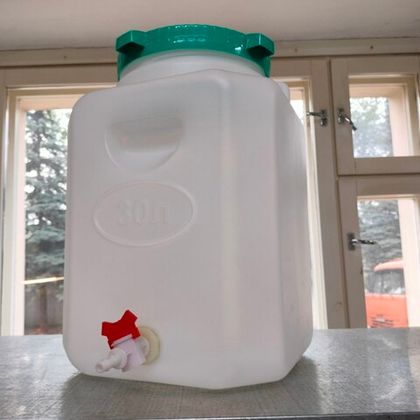 Канистра (бак) прямоугольная 30 л с краном, d 215 мм