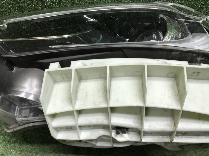 Битая Фара левая Infiniti QX80 (2017-2024) LED