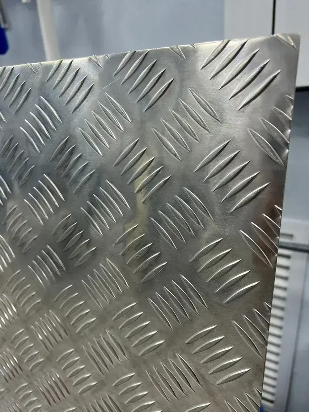 Лист алюминиевый рифленый 1200х600х1,5 мм Квинтет