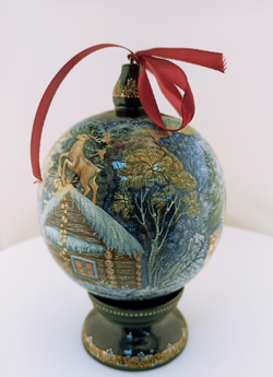 Шар новогодний сувенирный "Серебряное копытце"  (полная роспись) худ. Кособрюхова