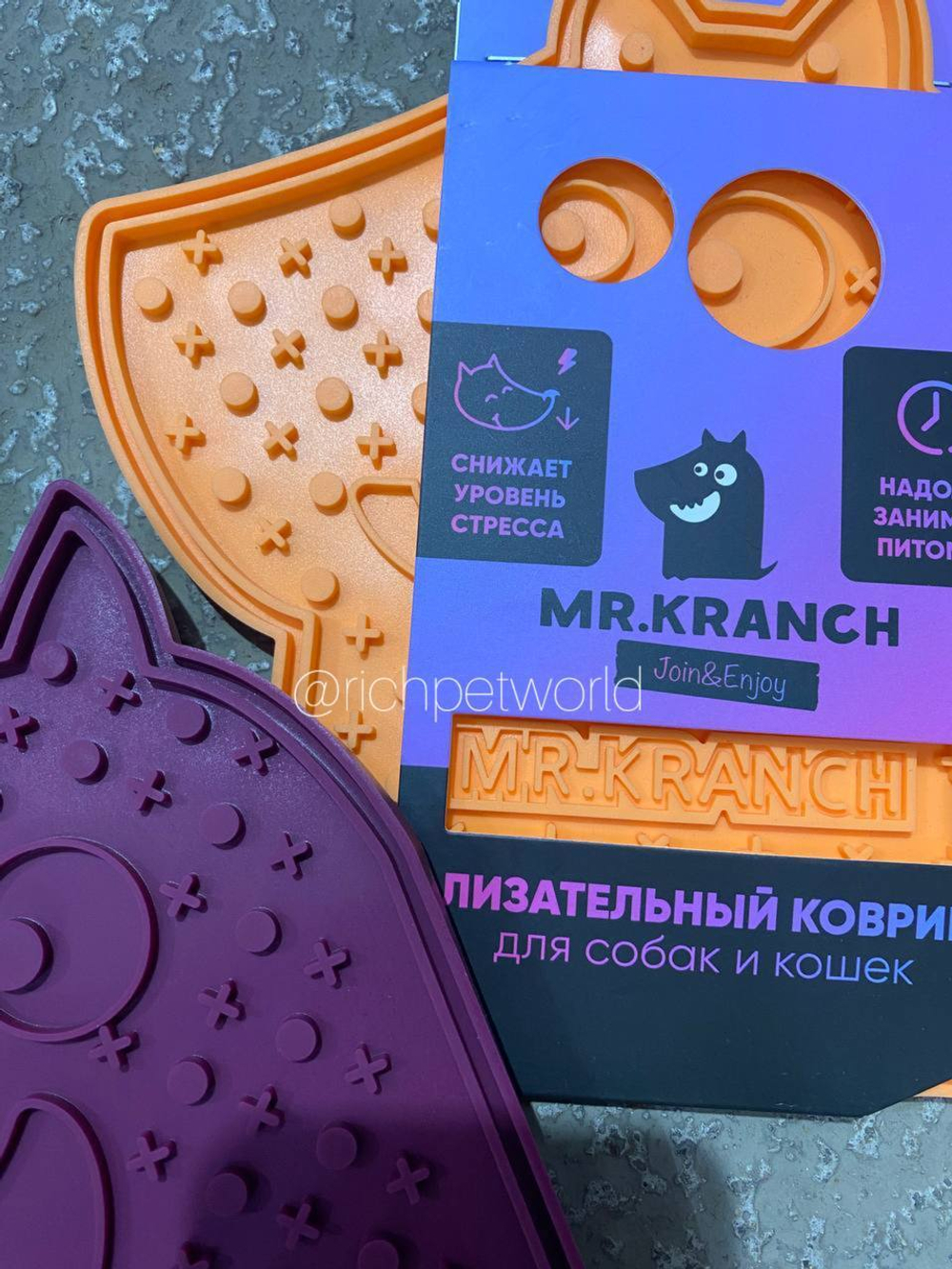 Лизательный коврик Mr.Kranch для медленного поедания силиконовый 20*20 см на присосках