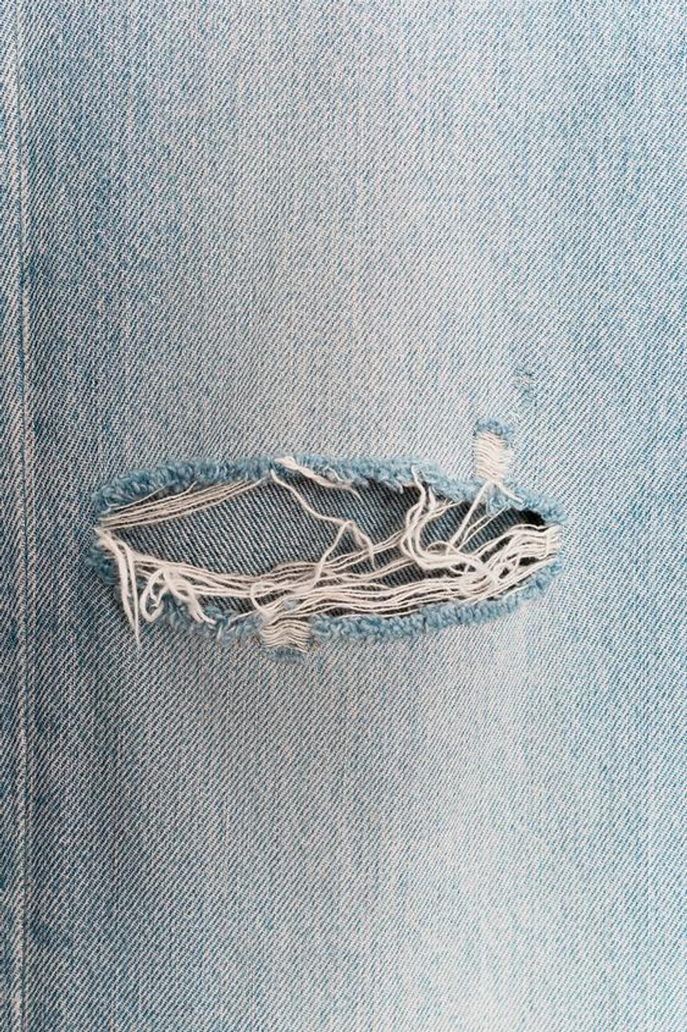 ZARA ДЖИНСЫ TRF WIDE LEG С НИЗКОЙ ПОСАДКОЙ И ПОТРЕПАННОСТЯМИ, СЕРО-СИНИЙ