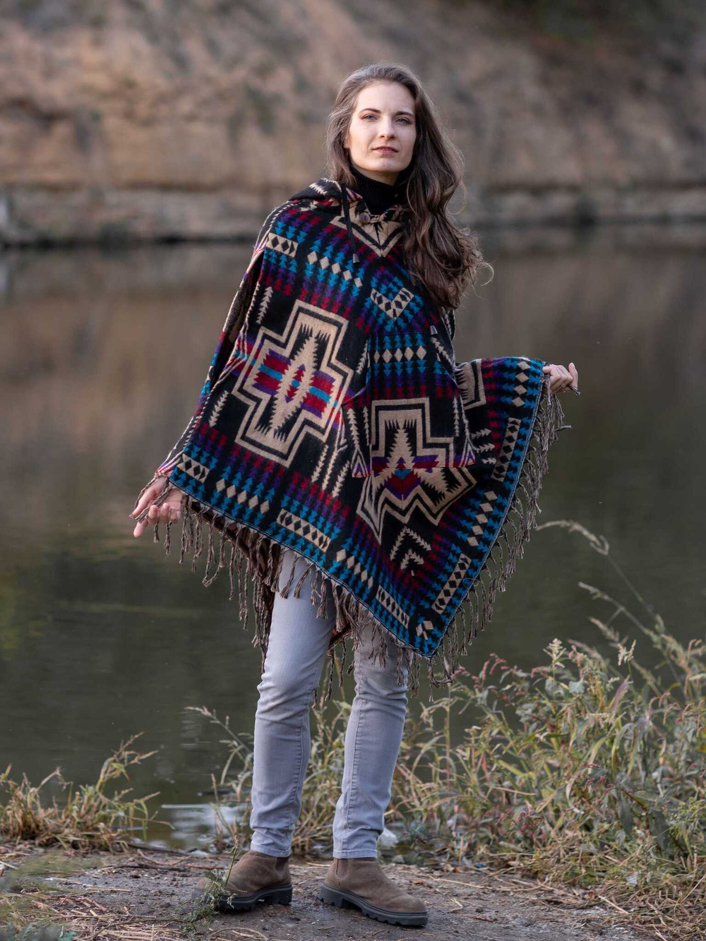 Пончо женское шерстяное с орнаментом