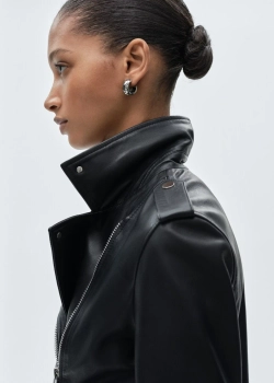 Кожаная байкерская куртка