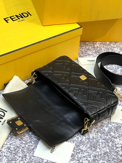Сумка из кожи Fendi Baguette черный