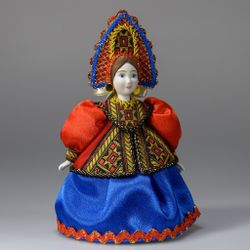 Сувенирная кукла в душегрее