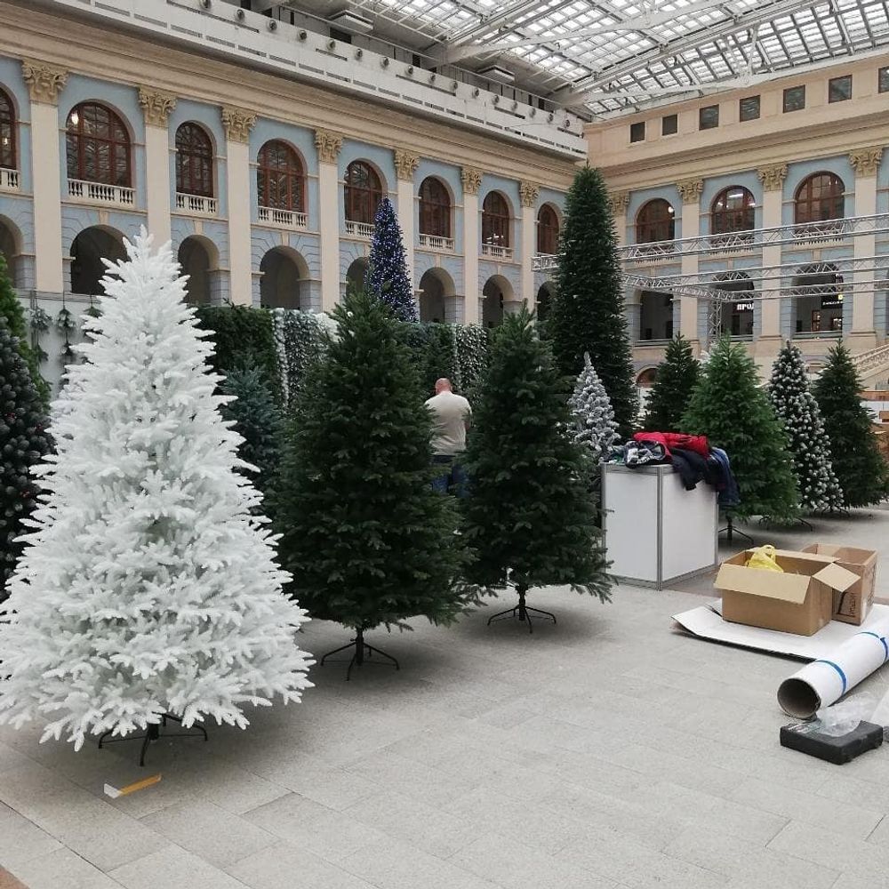 Искусственная ель «Изумрудная Белая» (Литая хвоя) от 1,2 м до 3 м