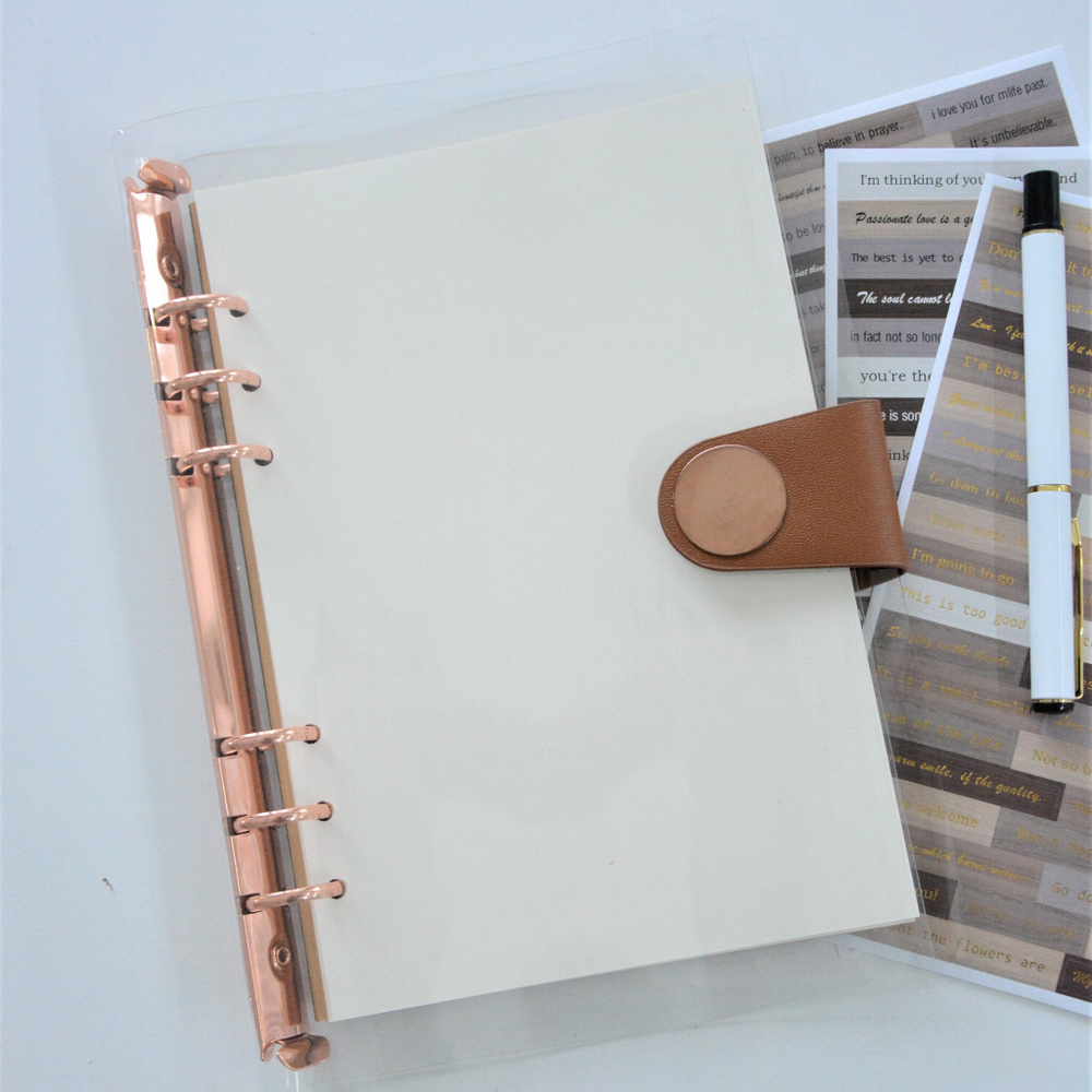 Обложка силиконовая (ПВХ) коричневая с хлястиком из кожзама и большой кнопкой, формат А5