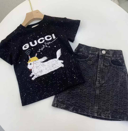 Детская джинсовая юбочка и классическая футболка Gucci