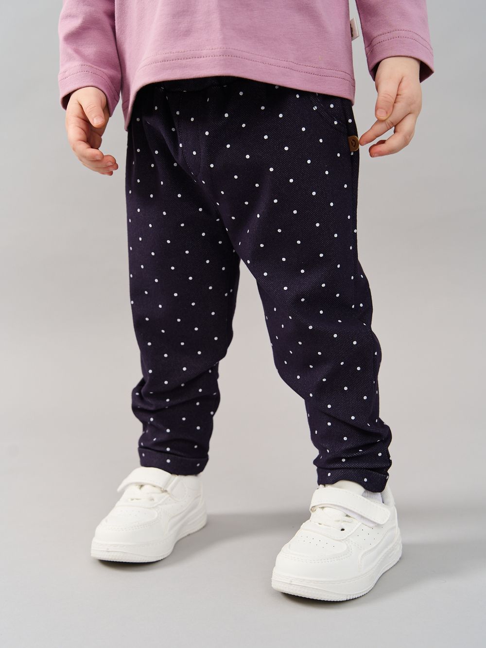 Брюки из джинскота "Горошек" с отворотами 0+