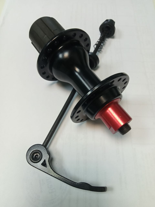 Втулка WZ задн. ROAD, алюминиевая, под кассету 8-11скоростей, на эксцентрике, 36 отверстий, ось M10x130x140мм, промподшипники, красно-черная(50)