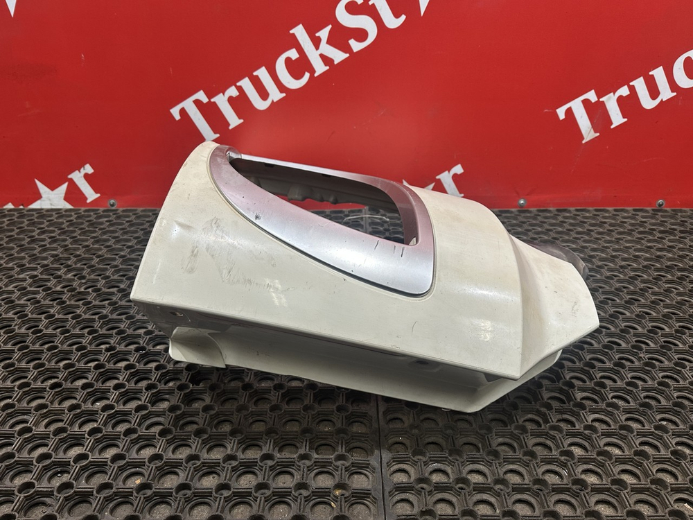 Облицовка фары левой 2020г