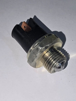 Выключатель света заднего хода большой (1352.3768-03) (ЭМИ)