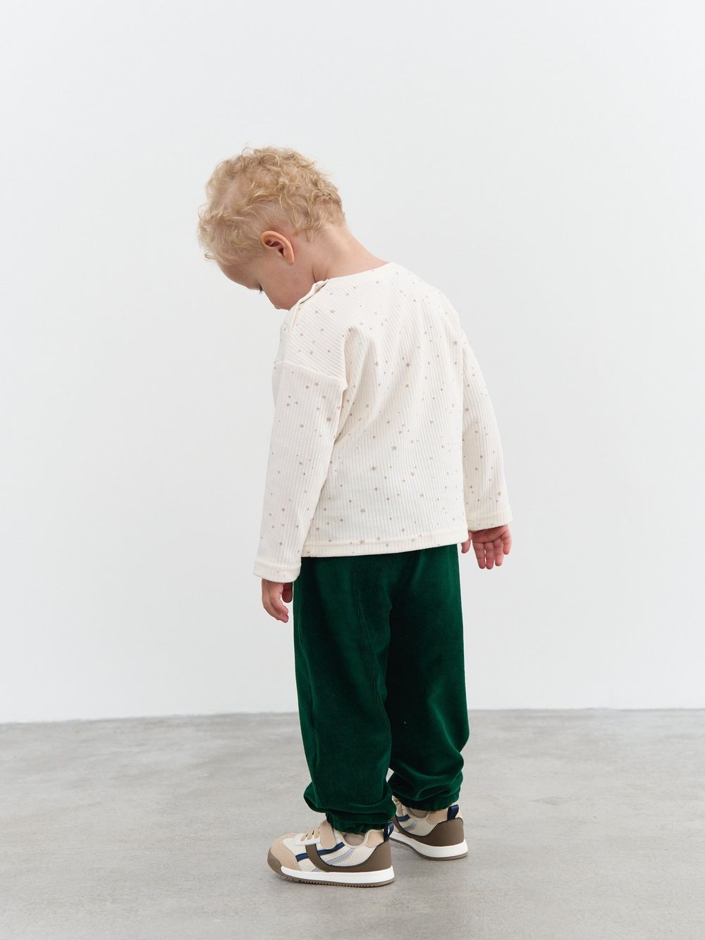 Лонгслив "Бежевые звезды" в рубчик 0+