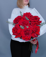 Роза красная Эксплорер с эвкалиптом(00162)