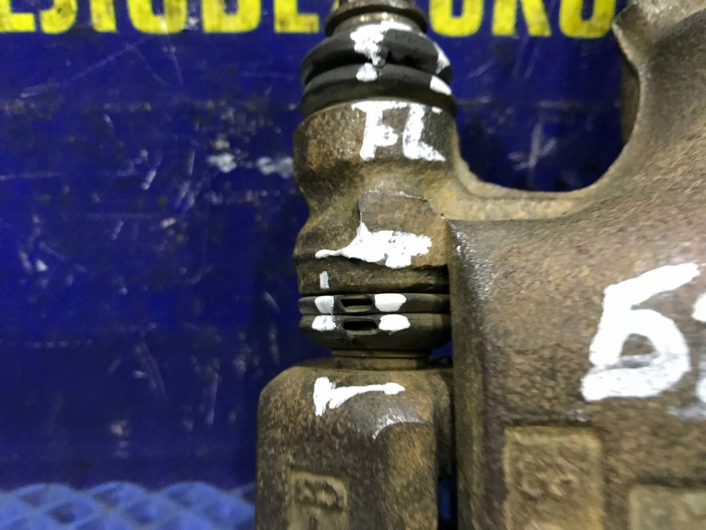 Суппорт тормозной передний левый TOYOTA CORSA 1997