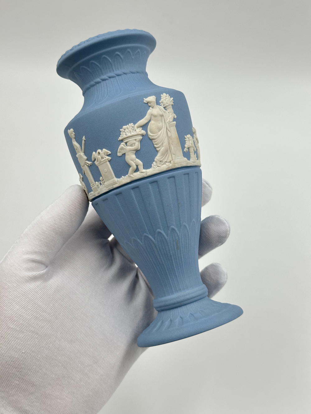 Ваза Wedgwood голубая