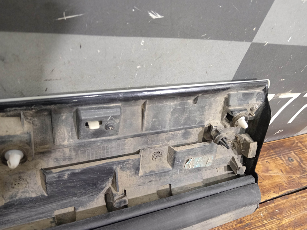 Накладка двери передней правой Geely Monjaro 21-нв Б/У Оригинал 6073136000