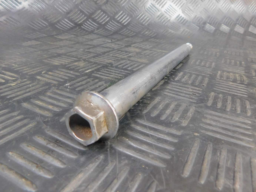 Ось переднего колеса Yamaha Road Star XV1600