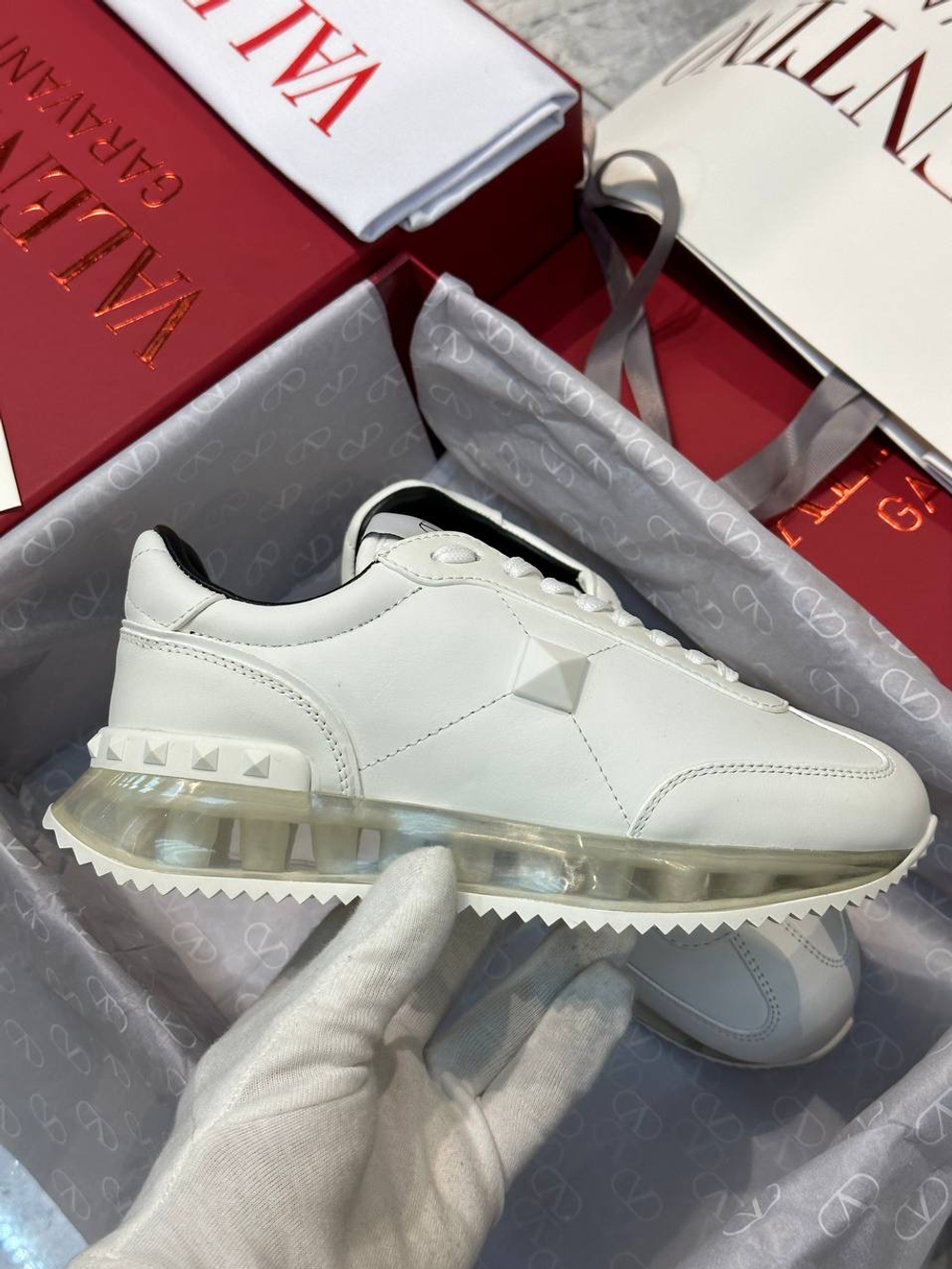 Кроссовки Valentino