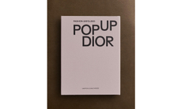 Fashion Unfolded: Dior. Книга-раскладка pop-up (на английском языке)