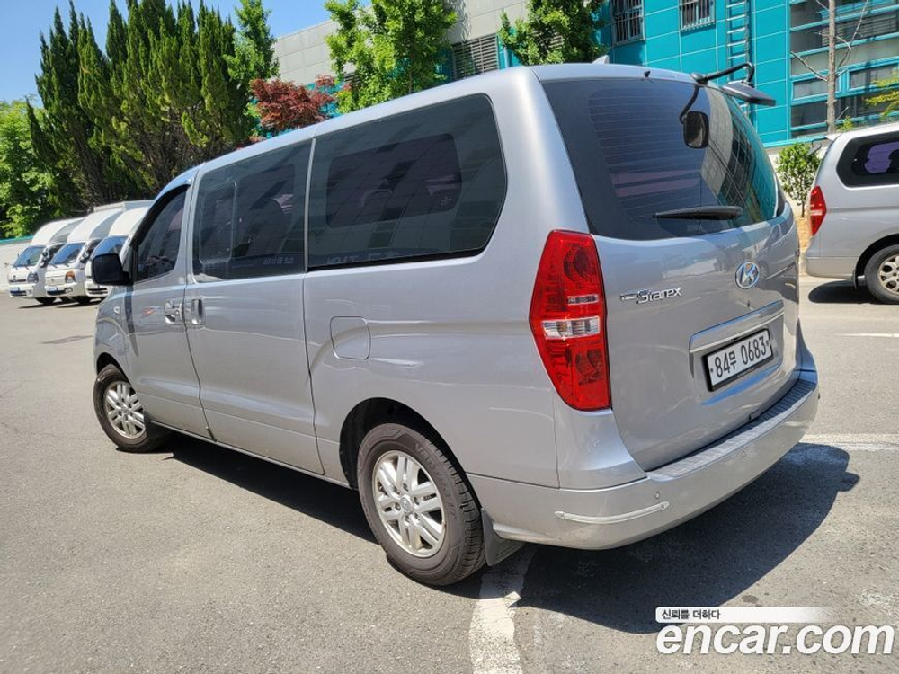 Hyundai The New Grand Starex Van 5-и местный (04.2020)