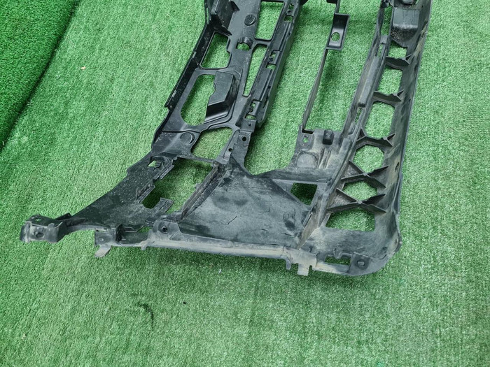 Кронштейн переднего бампера BMW 5er G30 (17-20)