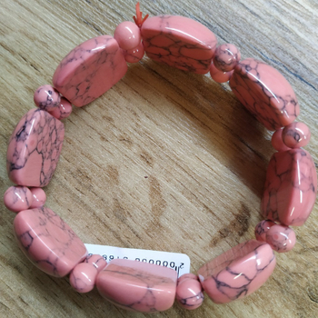 Браслет полукруг через шарик, кахолонг, цвет коралловый, 21x17 мм