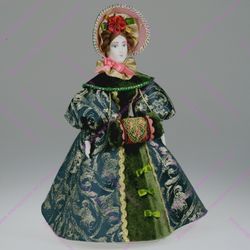 Сувенирная кукла в платье с муфтой