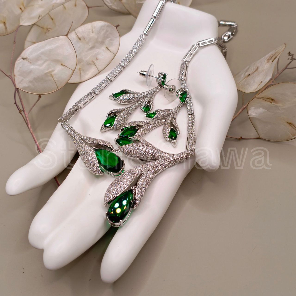 Свадебное ювелирное украшение " Лепестки"