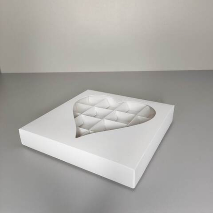 Коробка для конфет 16 шт с окном "Сердце" белая, ячейка 5х5см, 20х20х3 см