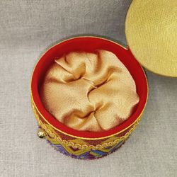 Сувенирная кукла с ложементом Пудель на шкатулке