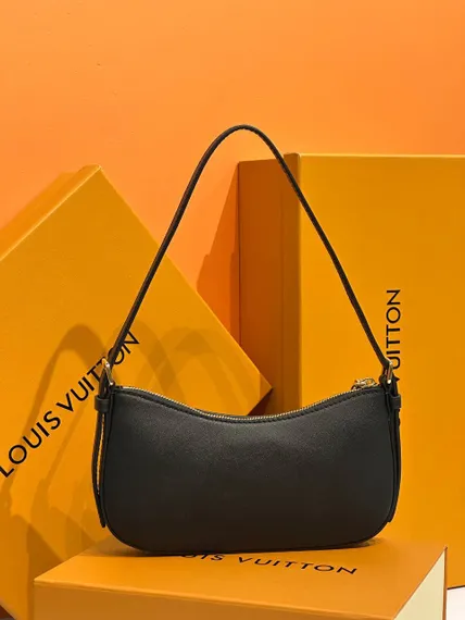 Сумка Louis Vuitton Pochette LV Bloom
