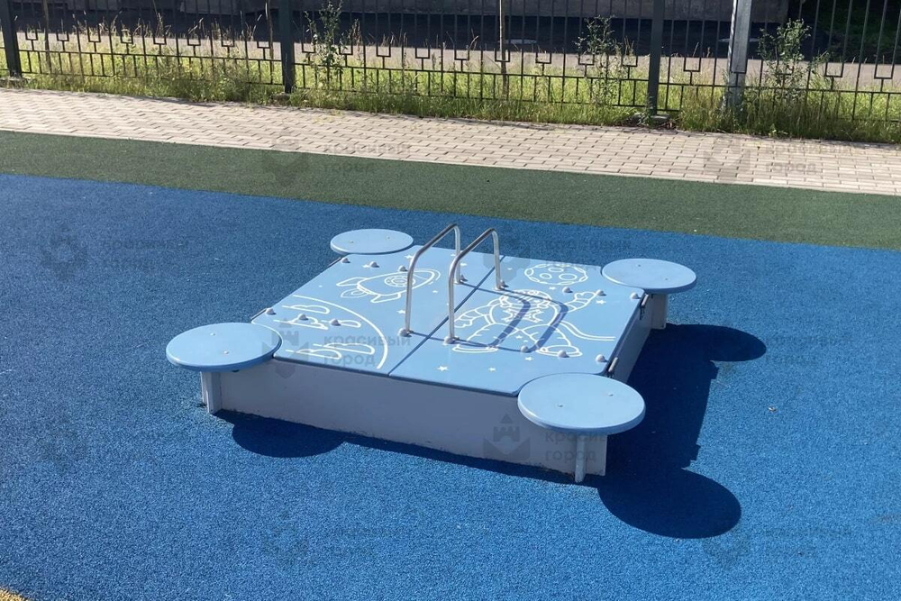 Песочница с дверцами Космос