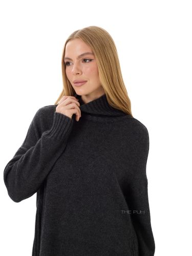 Темно-серый кашемировый костюм свободного кроя